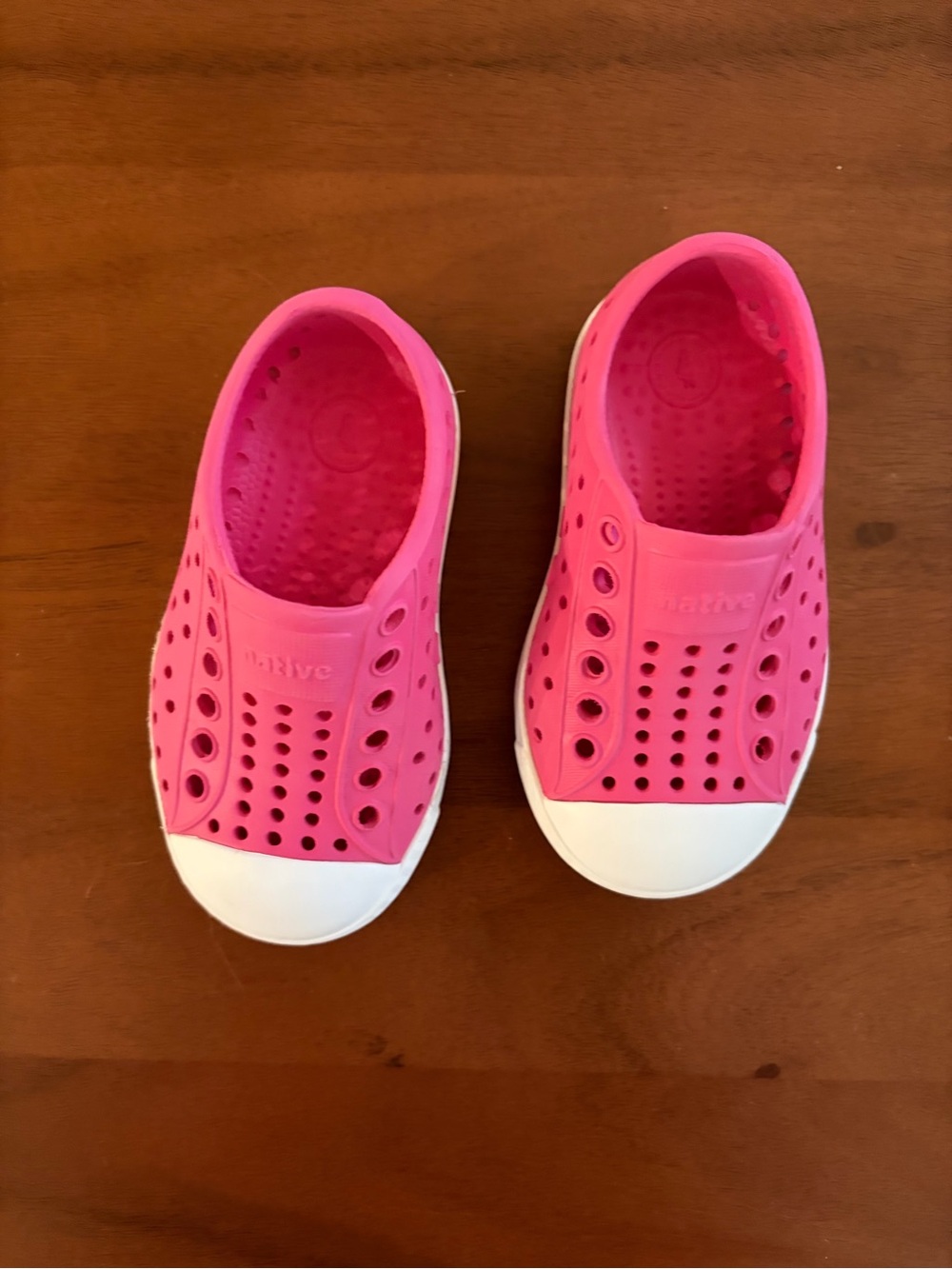Native Jefferson Toddler Slip-On Water Friendly Shoes in Bright Pink | size 5